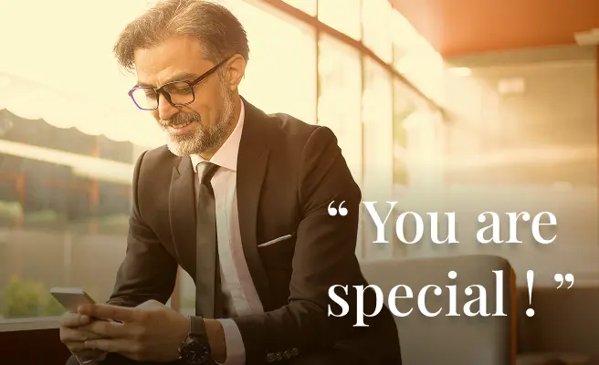 Équipe de professionnels VISIT ME présentant des visites 3D immersives de biens d'exception